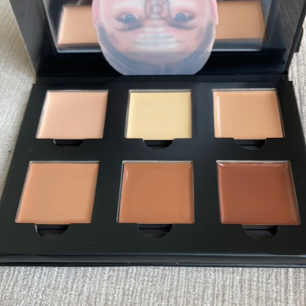 NIB Aesthetica contour series palette with instruction booklet